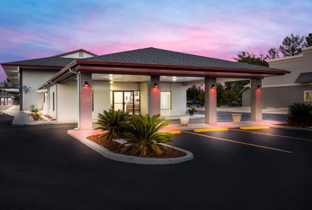 Red Roof Inn & Suites Thomasville Extérieur photo