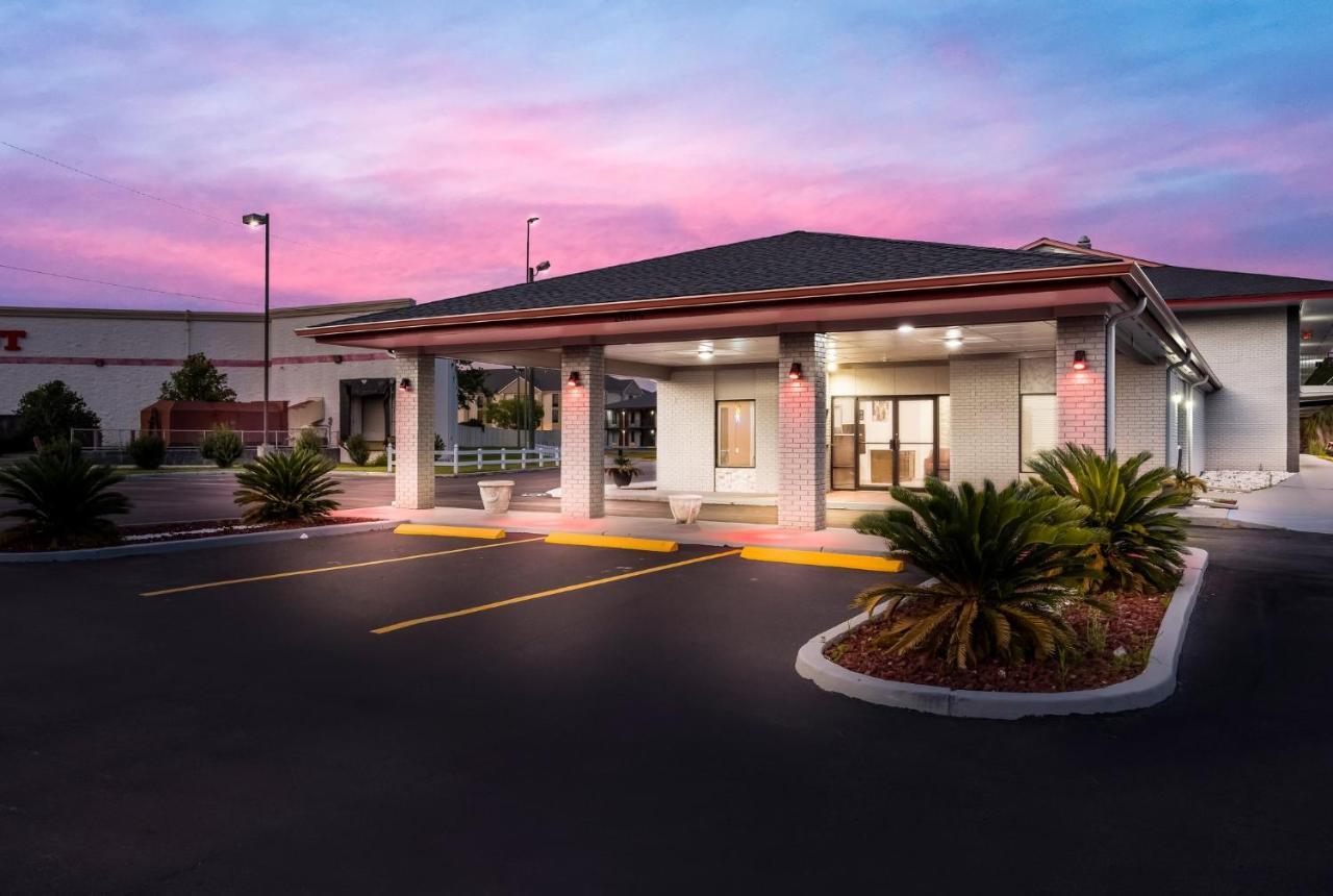 Red Roof Inn & Suites Thomasville Extérieur photo