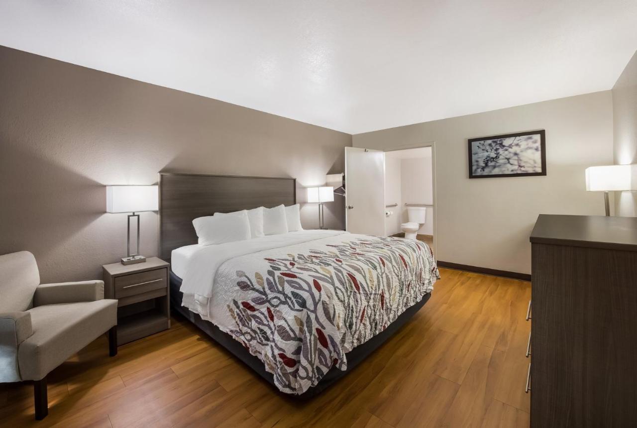 Red Roof Inn & Suites Thomasville Extérieur photo