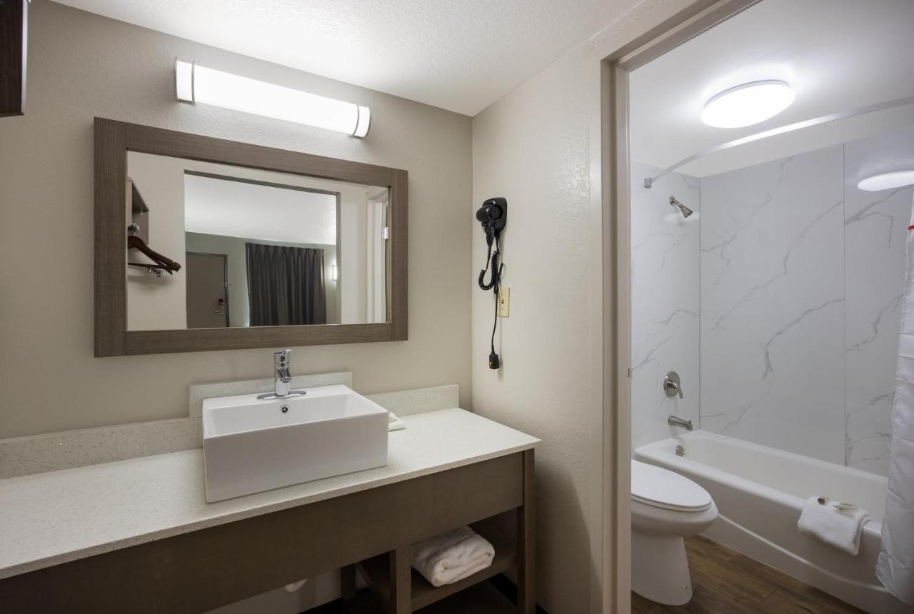 Red Roof Inn & Suites Thomasville Extérieur photo