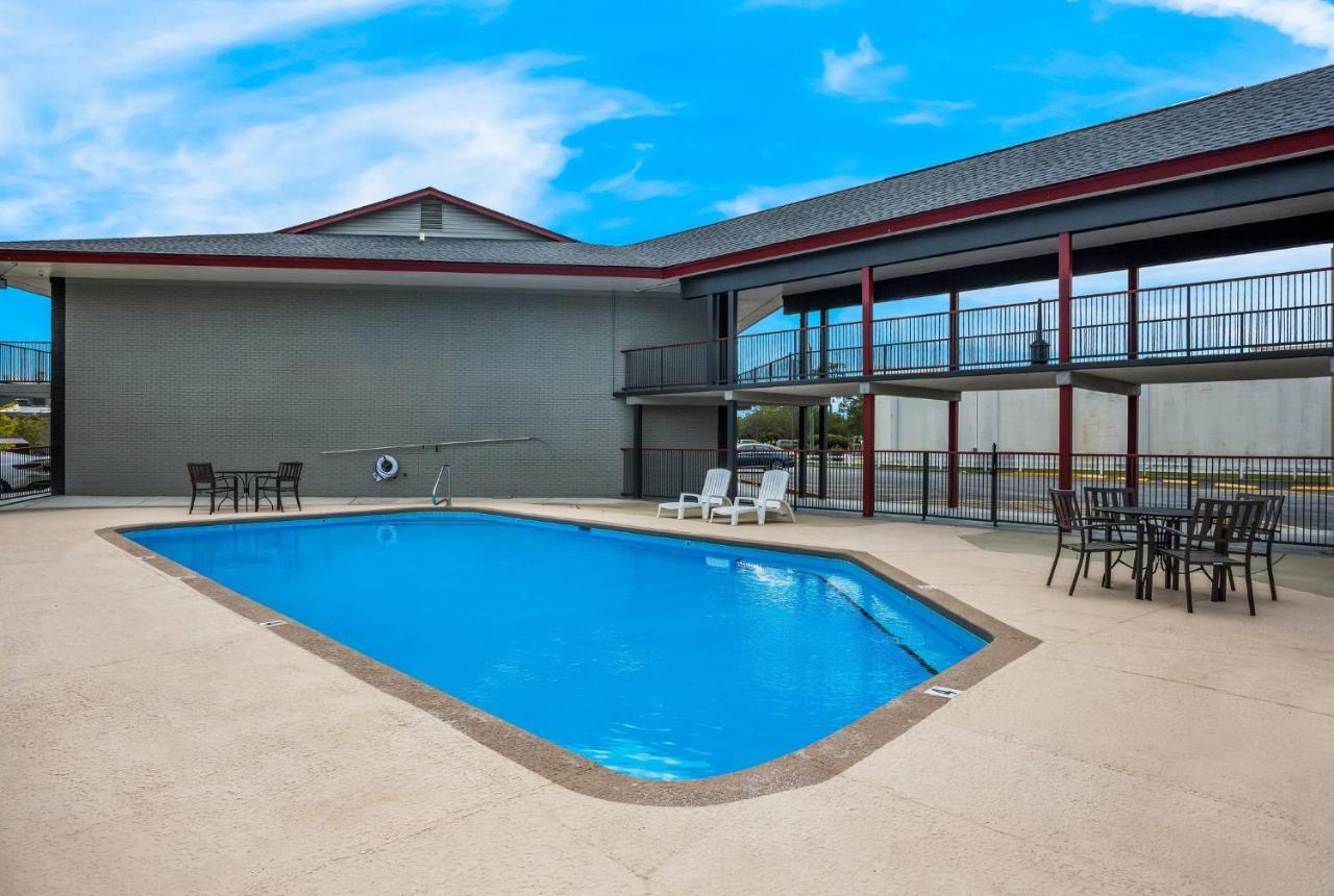 Red Roof Inn & Suites Thomasville Extérieur photo