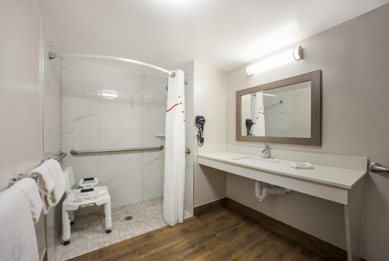 Red Roof Inn & Suites Thomasville Extérieur photo